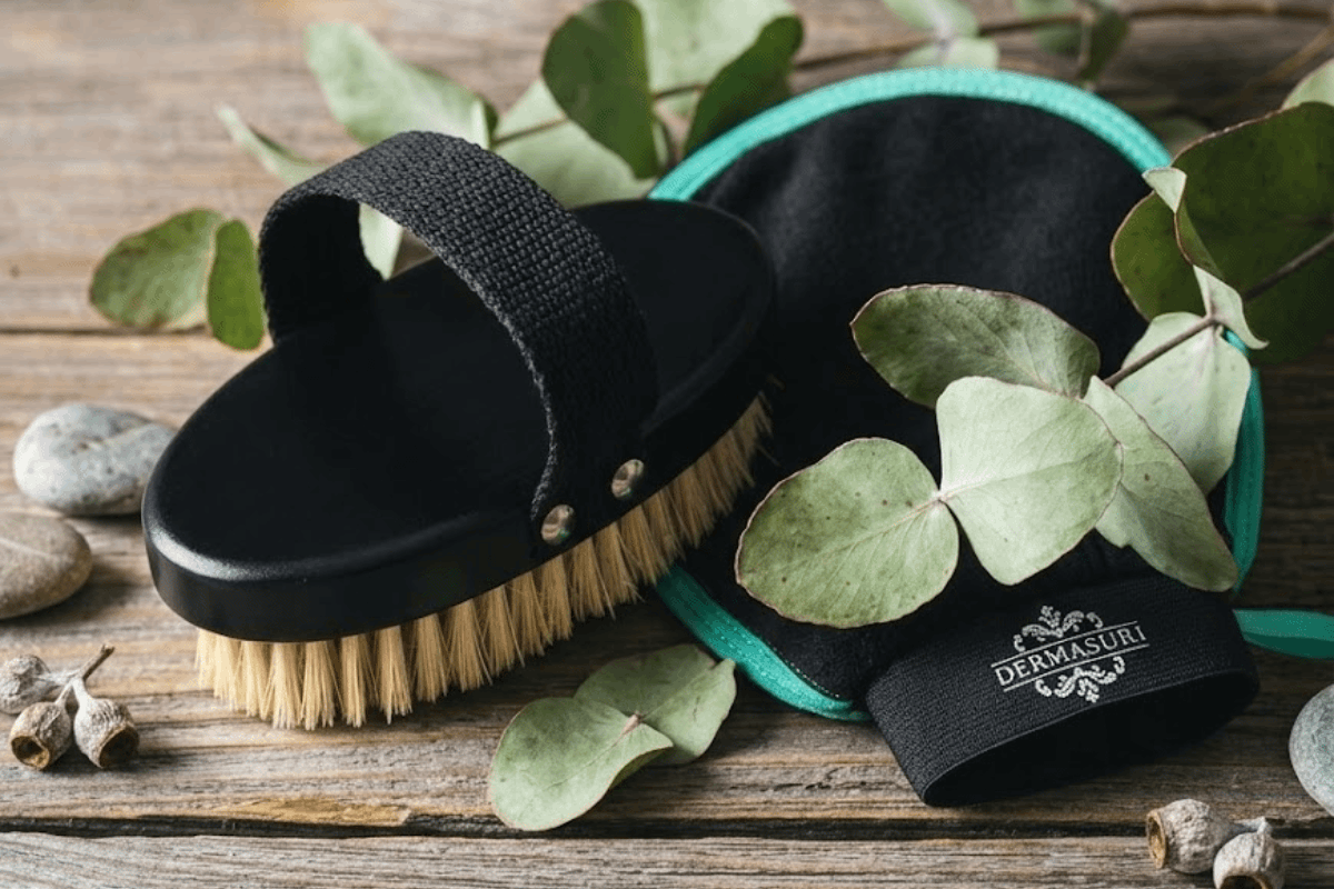 How to Choose Between Dry Brushing vs. Exfoliating for Skin Health